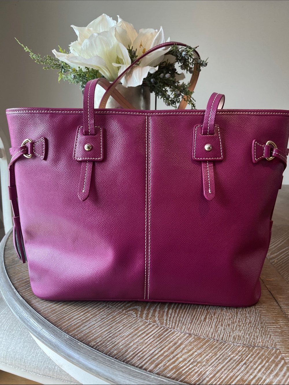 EUC Beautiful  Dooney and Bourke magenta large tote bag. - Picture 2 of 10